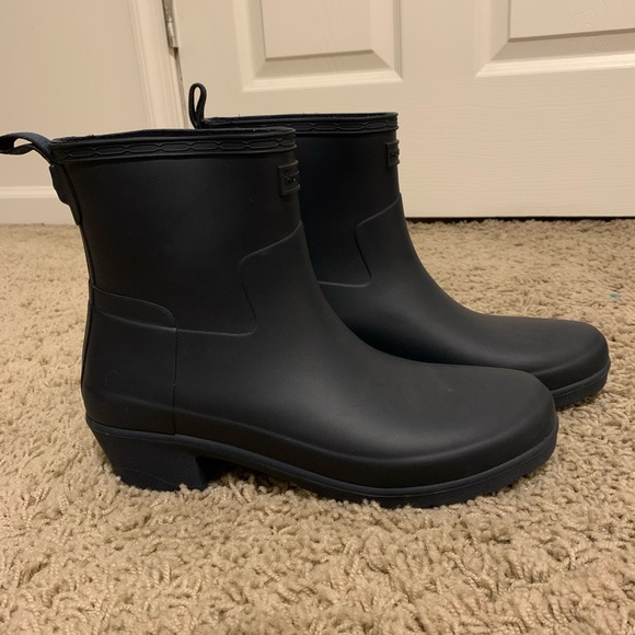 Hunter Rain Booties in navy - Picture 4 of 5